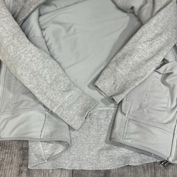 Lululemon Stand Out Sherpa Jacket in Heathered Core Grey/Silver Drop [11006] - Picture 6 of 11